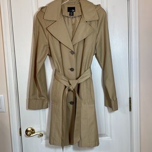 BEIGE TAN TRENCH COAT EAST 45th